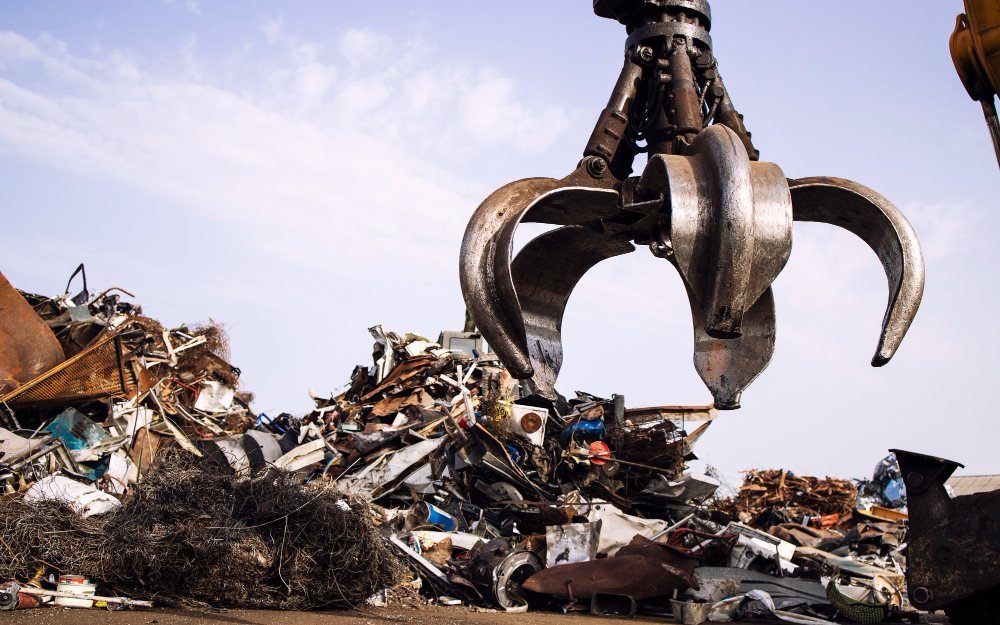 Crushed aluminium prepared for recycling